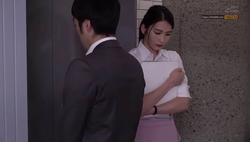 Em thư ký thảm thương bị sếp bắt vào nhà nghỉ phục vụ đối tác