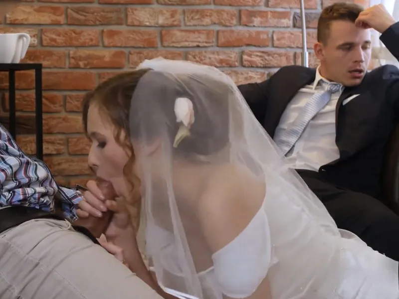 Cô dâu địt nhau với trai ngay trước mặt chồng mới cưới