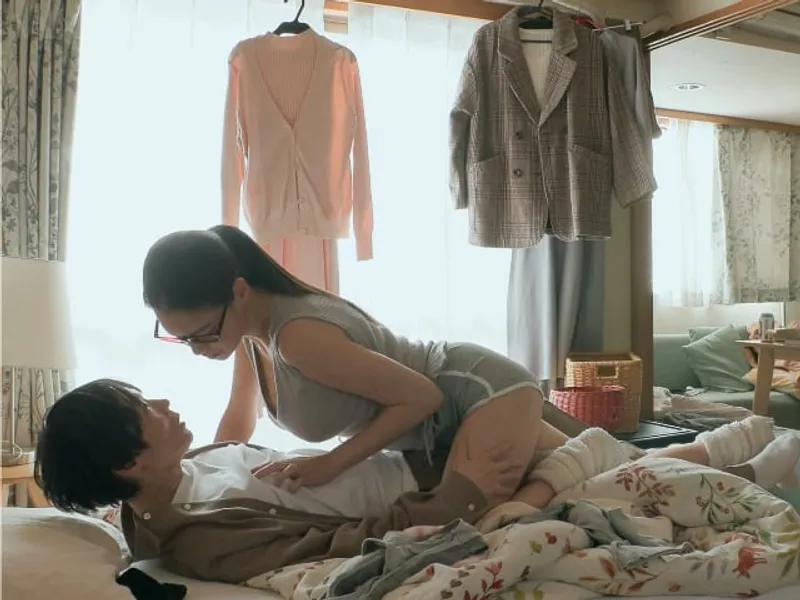 được chị nhà bên "an ủi" khi tình nhân đi ngoại tình